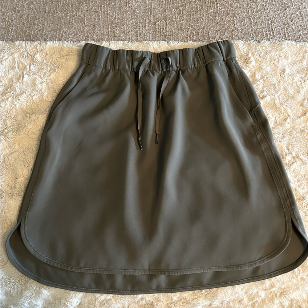 Lululemon Gray/Green Women's Skirt